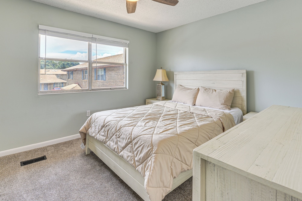 2 Mi to State Park: Dog-friendly Niceville Home