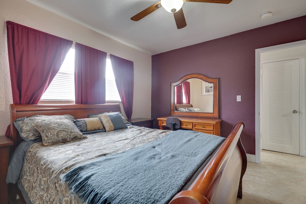 Lakefront Getaway w/ Dock Near Las Olas Beach