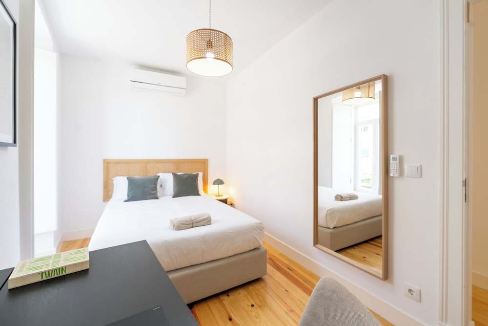 Sunny Lisbon Apartments by SoulPlaces