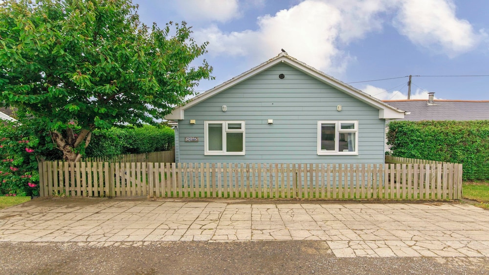 Swallows Croyde 3 Bedrooms, Sleeps 6, Beach Chalet