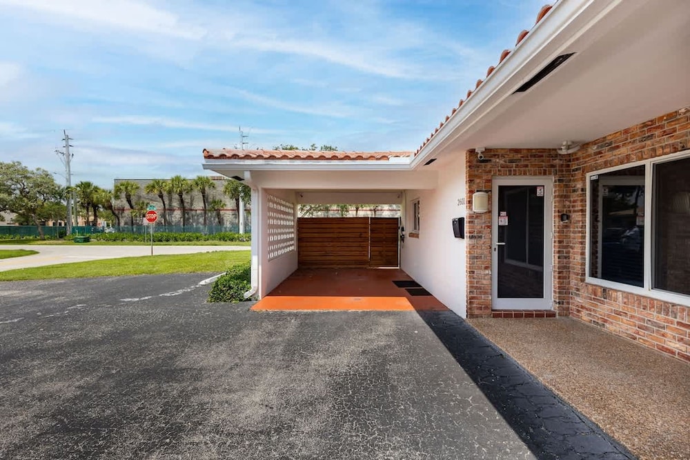Welcome to Your Fort Lauderdale Retreat 2bed 2bath