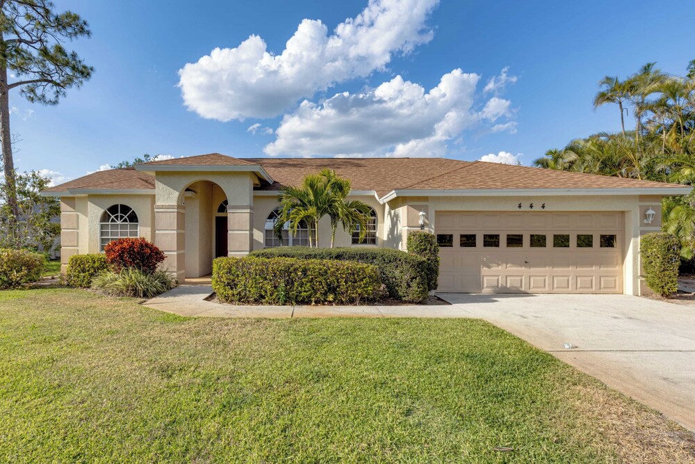 Private Pool, Pond Views, & Bonus Lounge in Gated Naples Community Drive to Dining & Sand