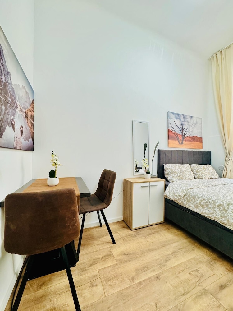 5BR Apt 10min to Matzleinsdorfer