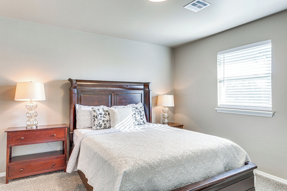 4 Mi to Dtwn Guthrie: Family Home w/ Fire Pit!
