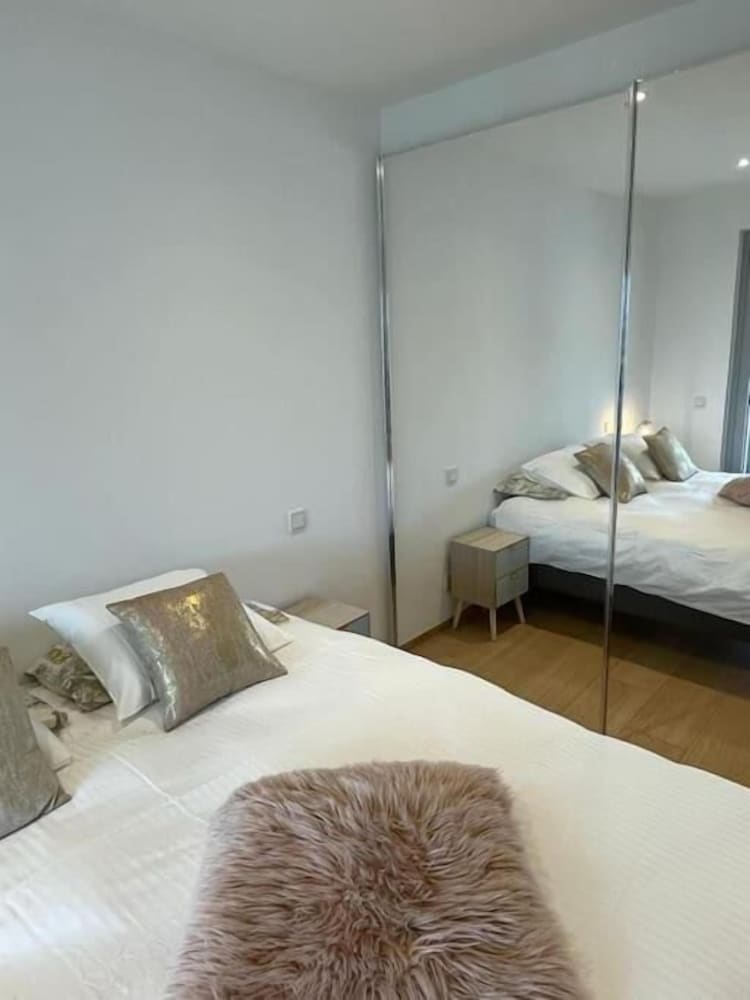 3 bedrooms in Gasperich Terrace&Parking view 3
