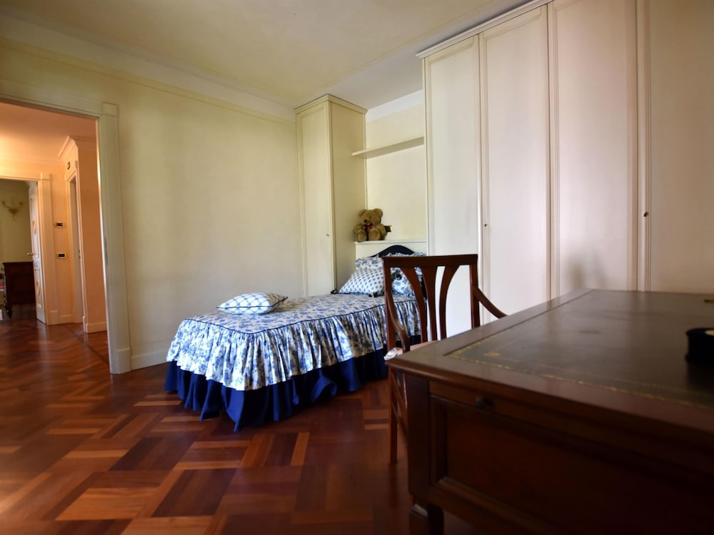 Luxurious Villa in Lombardy with Garden & Hot Tub view 2