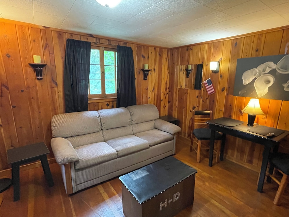Ponderosa Pines Inn and Cabins