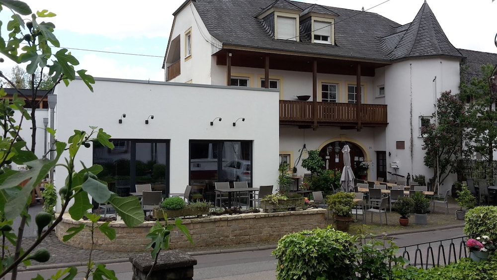 Johannishof Wine-Cafe & Guesthouse