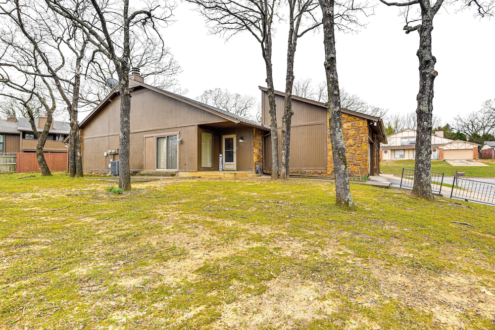 3 Mi to Downtown Tulsa: Cozy Retreat!