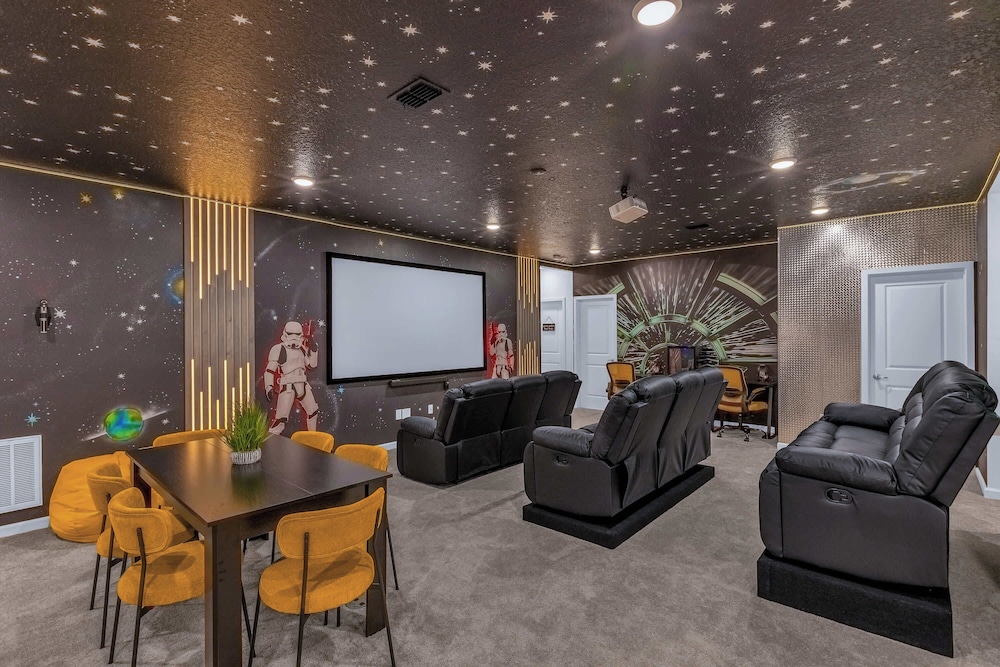 Upstay Epic 15br Mansion for Big Groups Near Parks