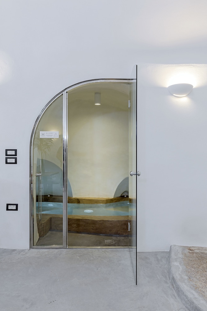 Alluvial Santorini Suites