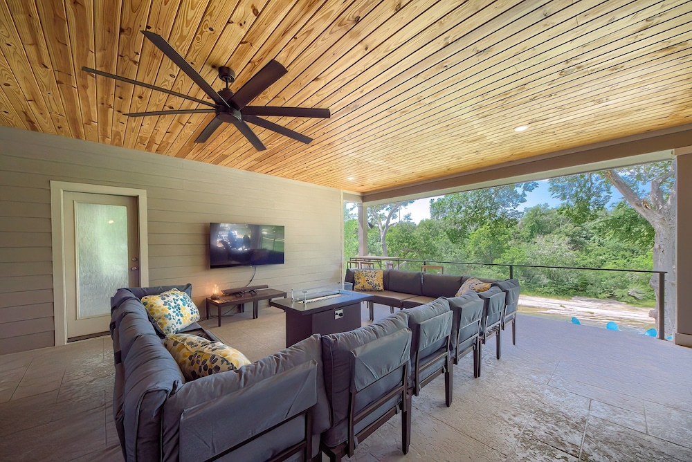 Cl 970 Water You Waiting For? 4 Bedroom Home