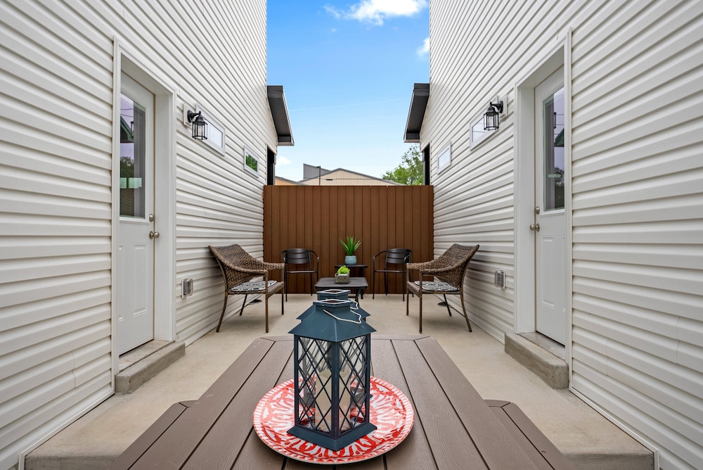 Adam's Downtown Retreat w/ Rooftop Access