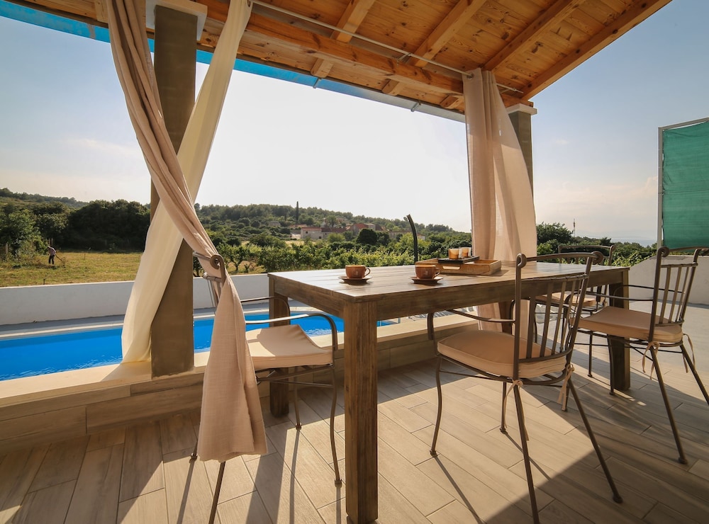 Villa Baras Garden - House With Pool