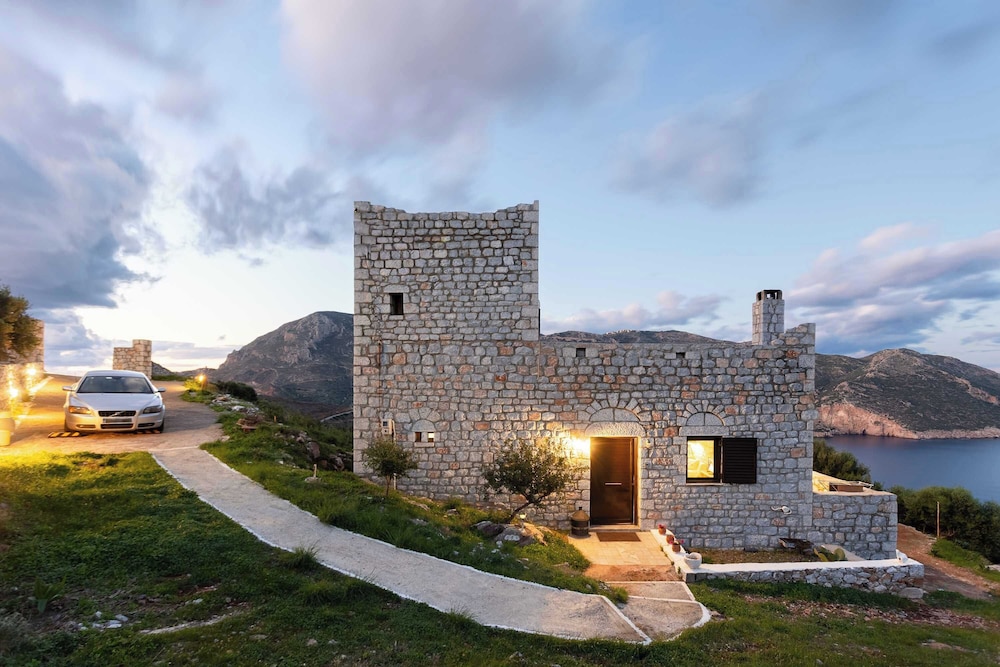 Taenarioum Antico - Mani Stone Tower With Sea View