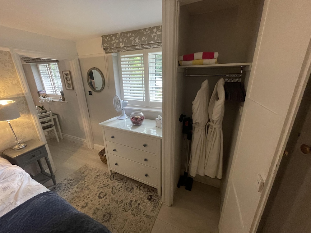 Stunning 1-bed Cottage With Hot Tub in Ross-on-wye view 5