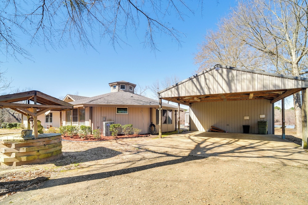 Fire Pit, Views: Lakefront Toledo Bend Retreat!