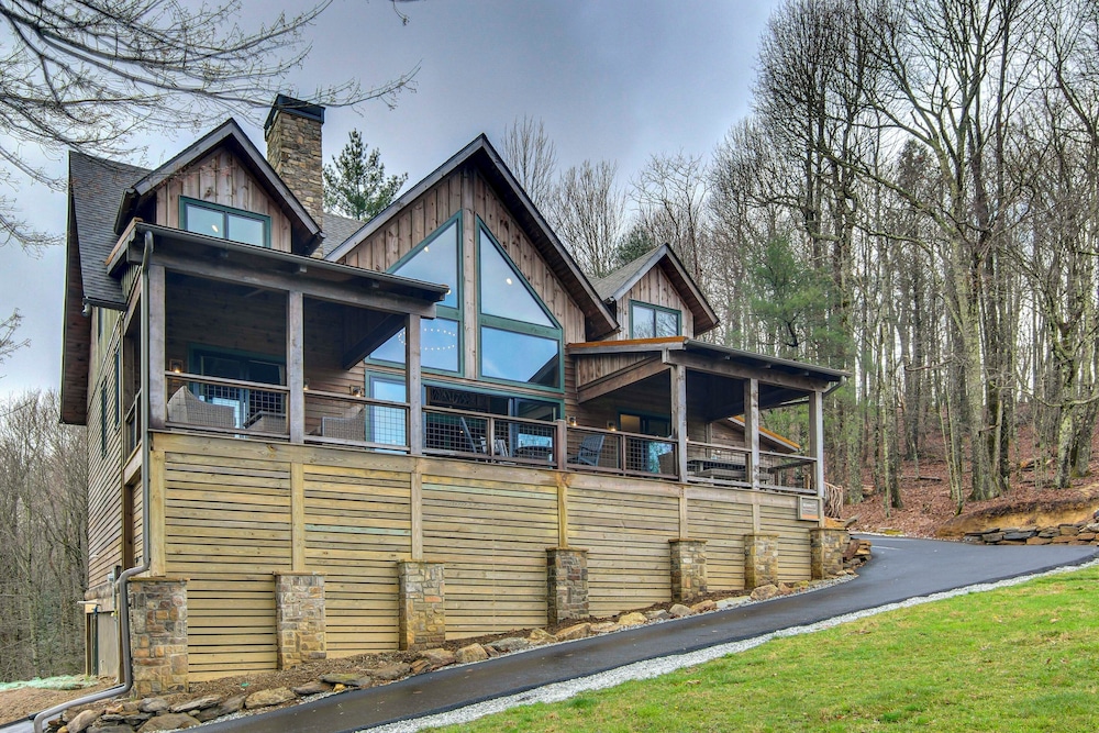 Sip on Deck & Enjoy Views! Mtn Lodge in Glenville