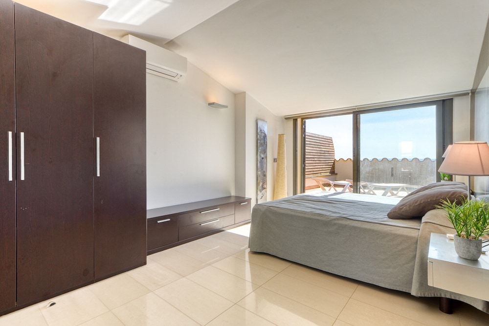 Apartment in Roses by the Beach With Pool