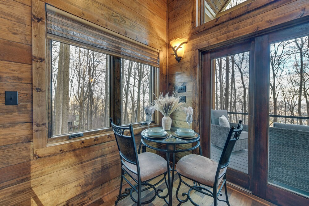 Couple's Getaway in Stoney Creek at Wintergreen!