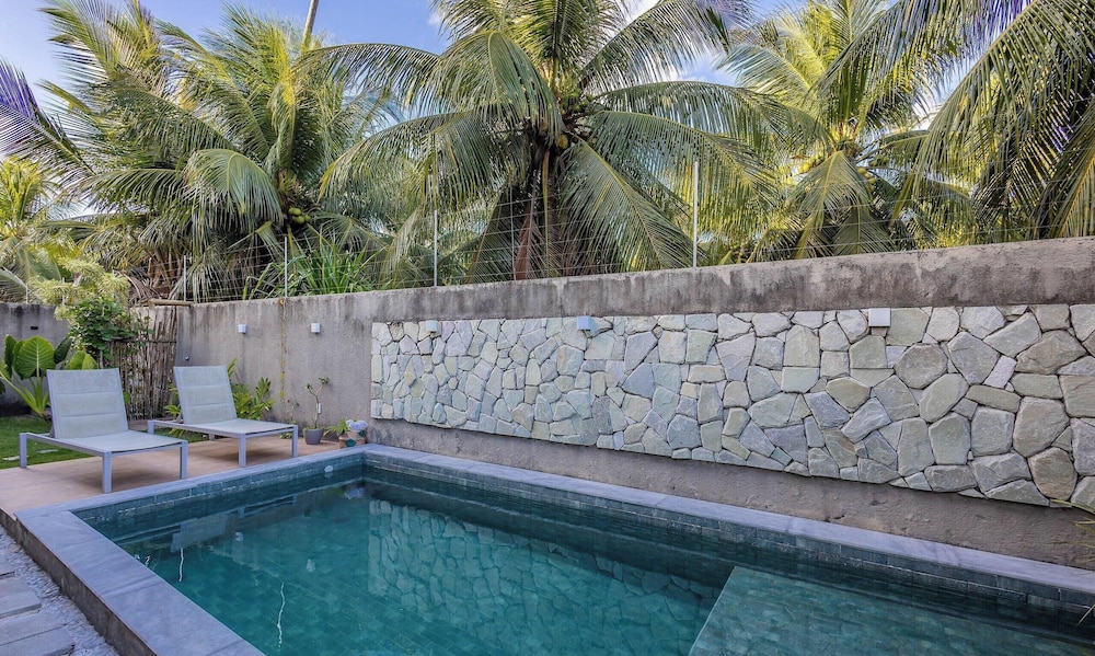 House w/ Pool 140m From the Beach Clb0002