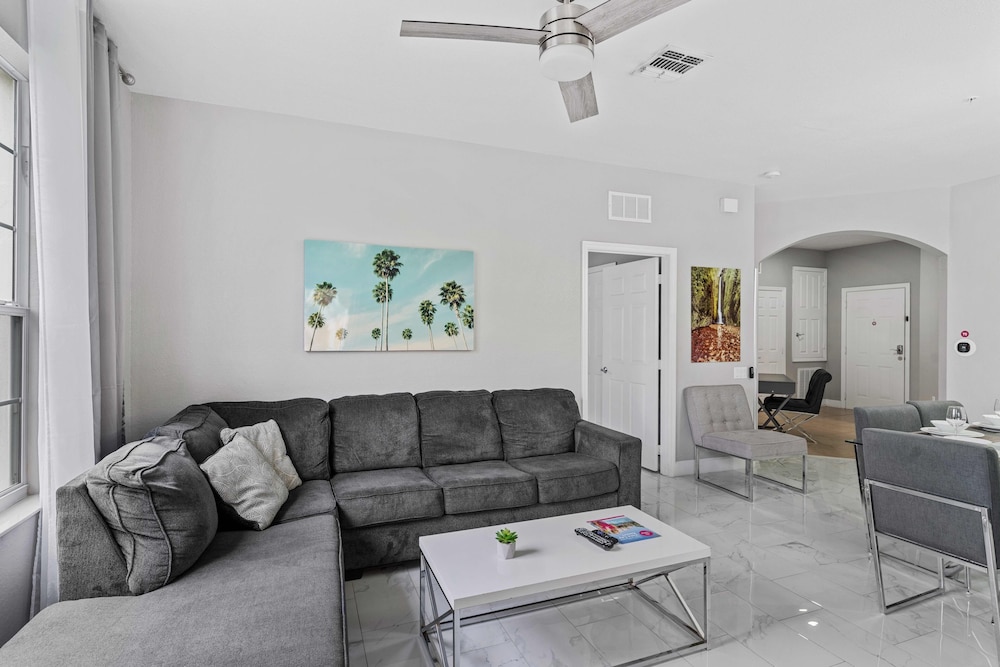 Vista Cay Swanky