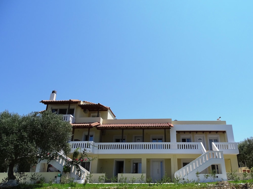 Lyrids Apartments