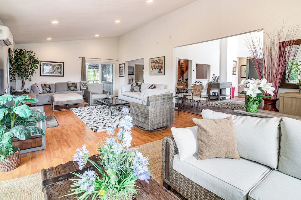 2 Mi to Downtown Coos Bay: Home w/ Deck, Fire Pits