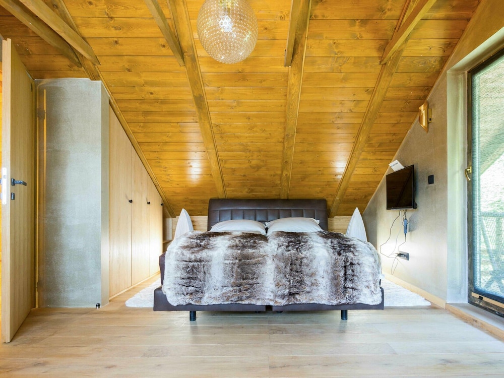 Amazing Chalet with Private Garden, Hot Tub, Sauna, Great Location by the River view 3
