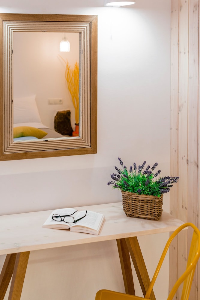 Kouros Home Hotel