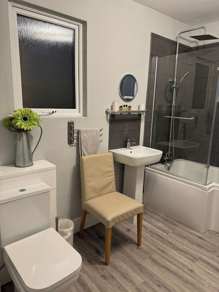 2 Guests - Free Parking - 6min to Derbion Centre