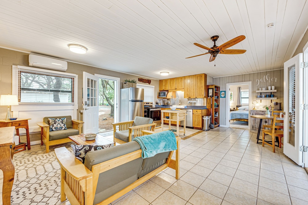 Relax & Refresh: Waterfront Cottage in Panacea