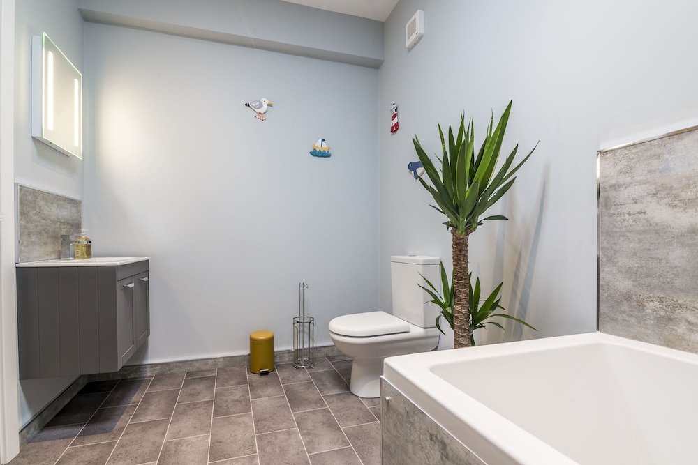 To Mawr - 2 Bedroom Apartment - Tenby view 4