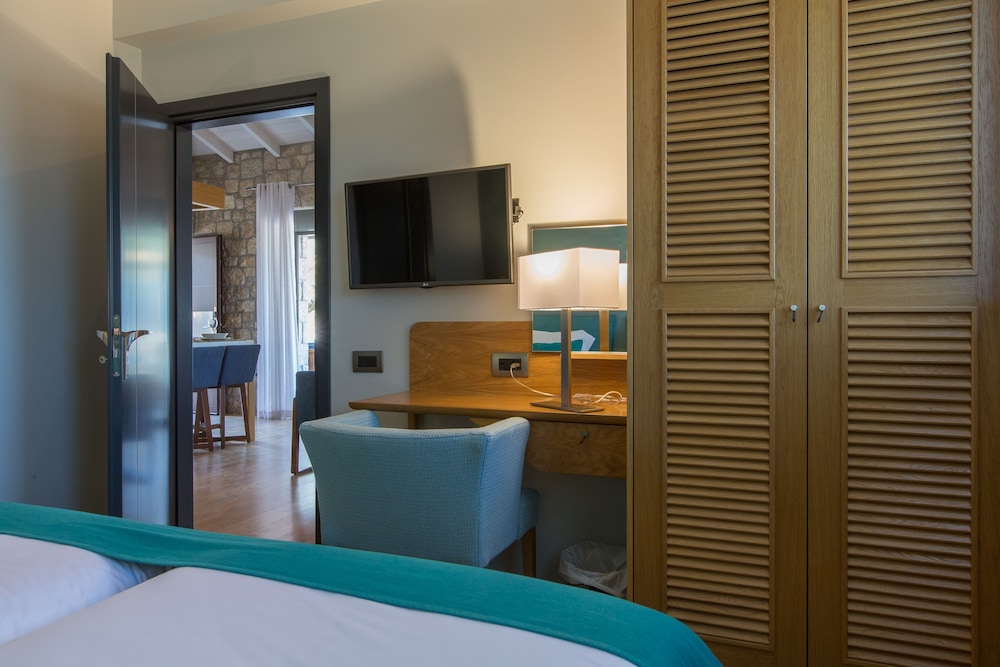 Anthemion Suites & Villas