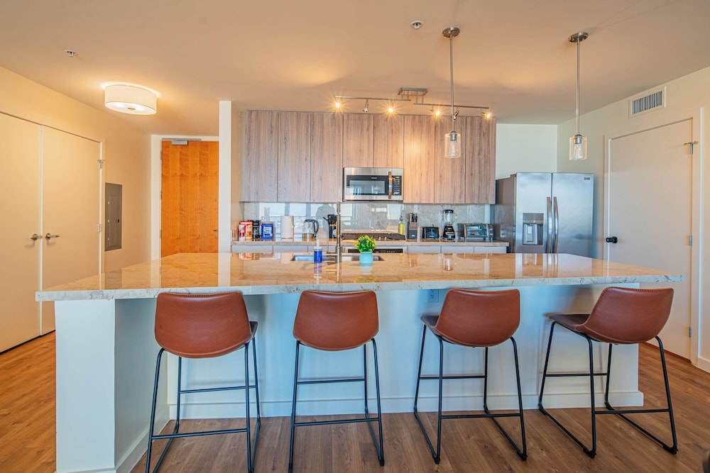 ROVE LIVING/KL - 44 Monroe