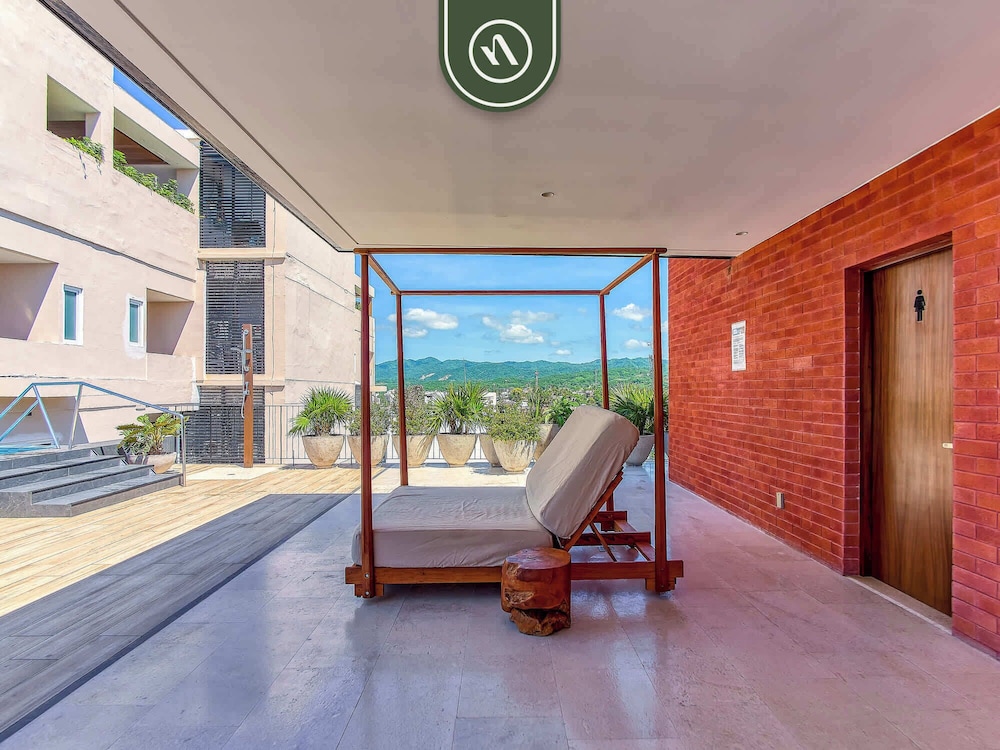 Centric 2BR Condo- Balcony - Rooftop Pool