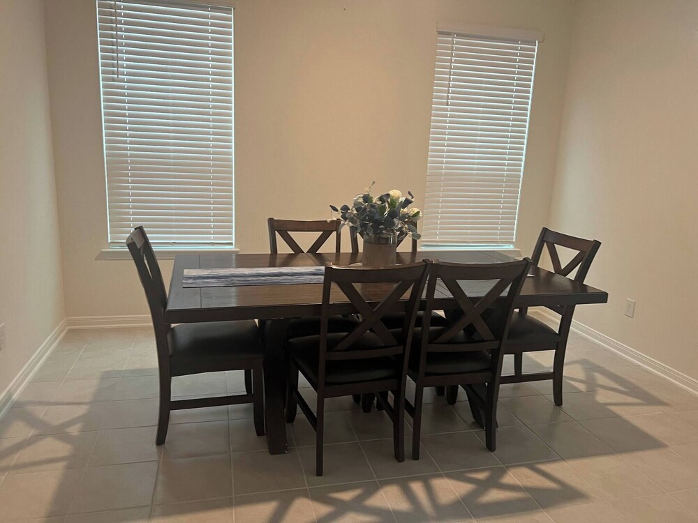 Summerhouse Villa 4br 2 and Half ba Home