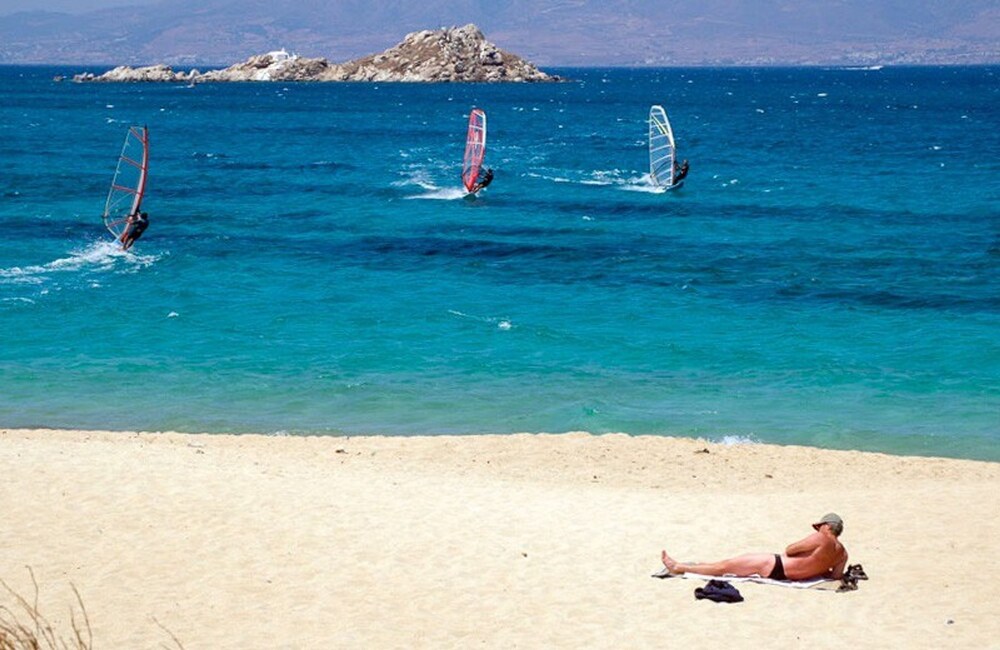 Glyfada CN Cheerful 5 Bedroom Home on the Beach