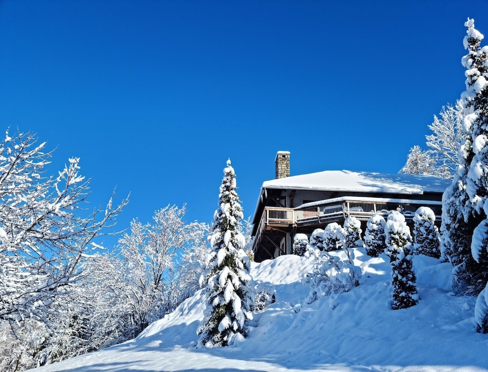 Holiday Home With Sauna, Saint-sauveur