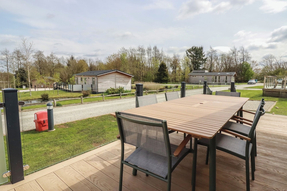 4 Meadow Retreat