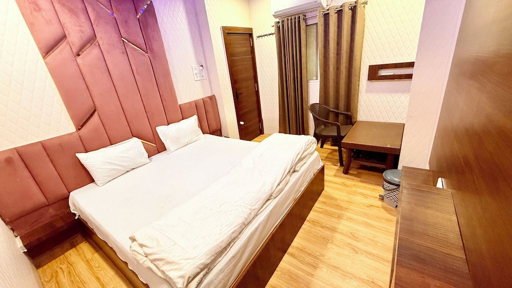 Hotel S P Palace near All Prime Location