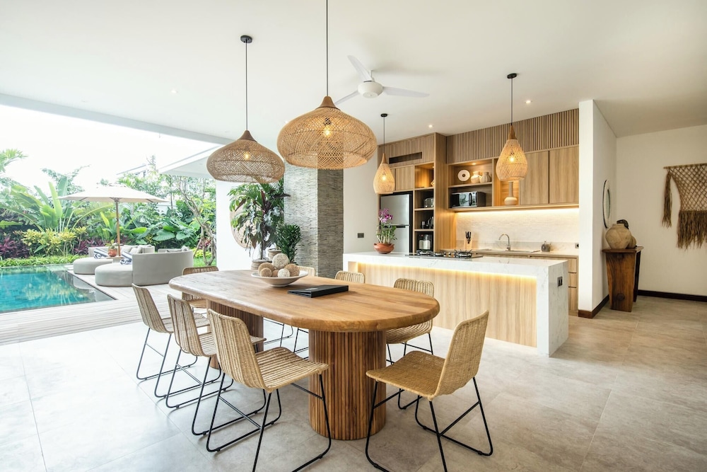 Brand New 4br Villa 400 to Finns Canggu