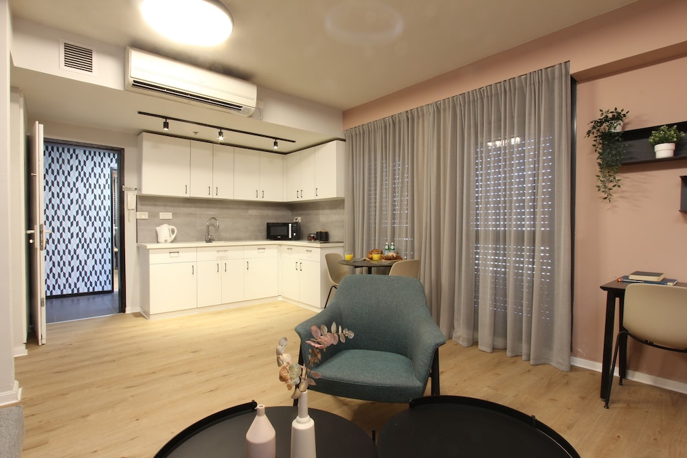 1 BR Apt TLV TAU by Sea N' Rent