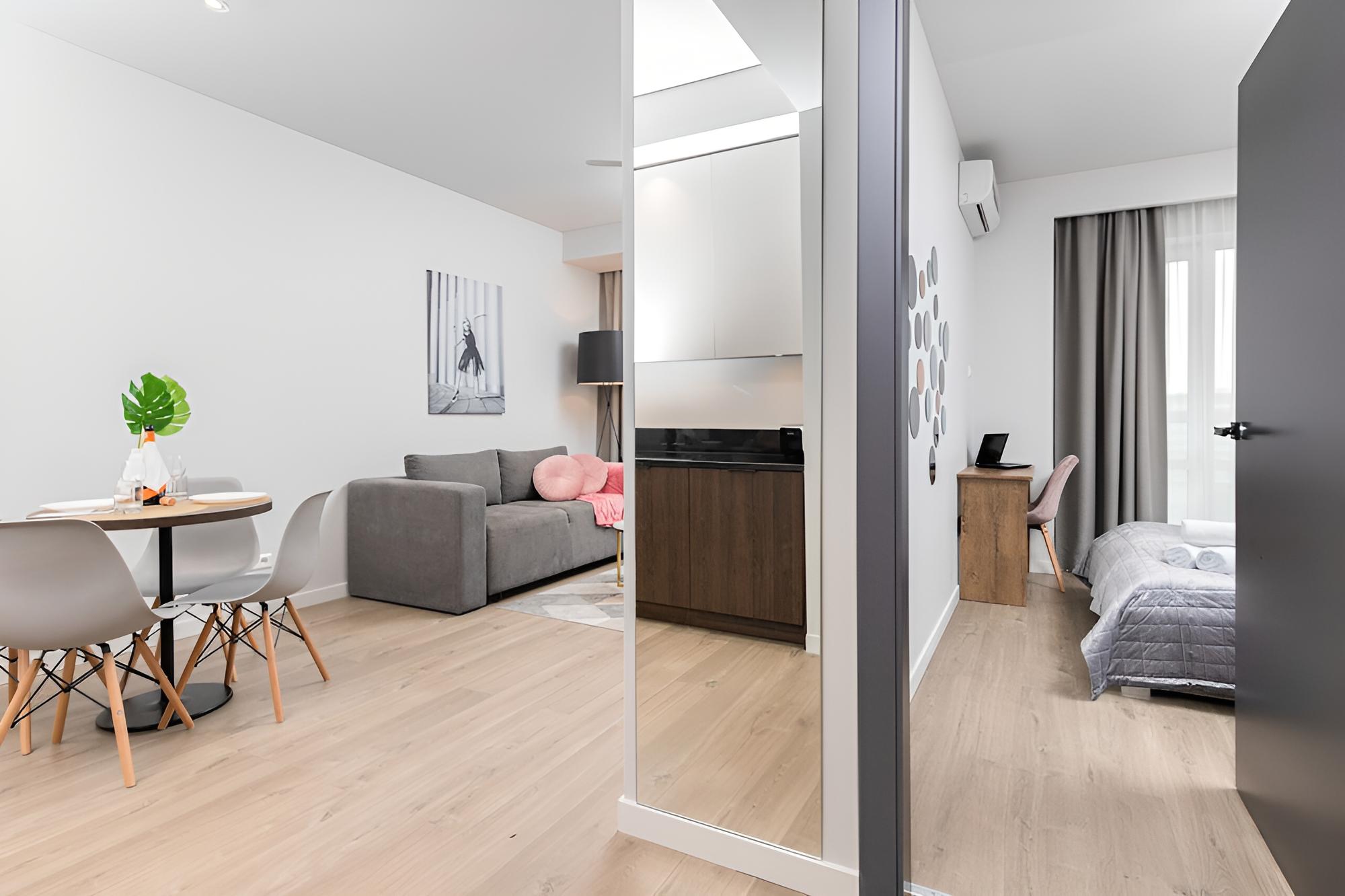 Platinum Towers Grzybowska by Renters view 2