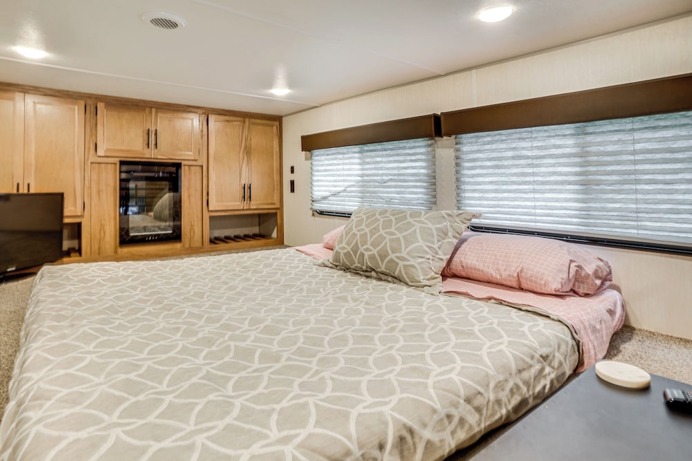 10 Mi to Leesylvania & River: Sleek Mobile Home