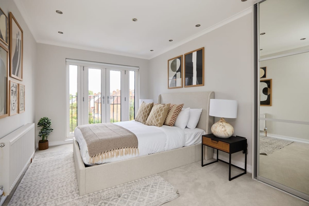The Roehampton Place - Elegant 5bdr House With Garden Parking