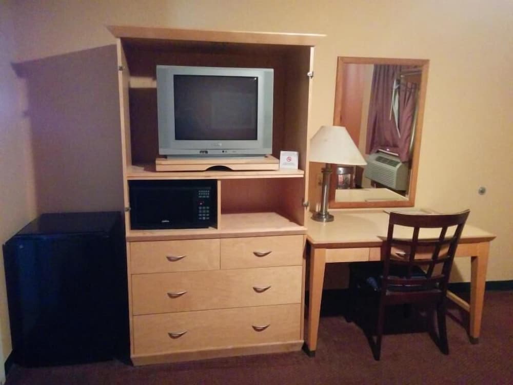 Gainesville Vacations - Budget Host Motel Gainesville - Property Image 1