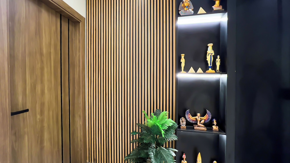 Pyramids Moon Hotel