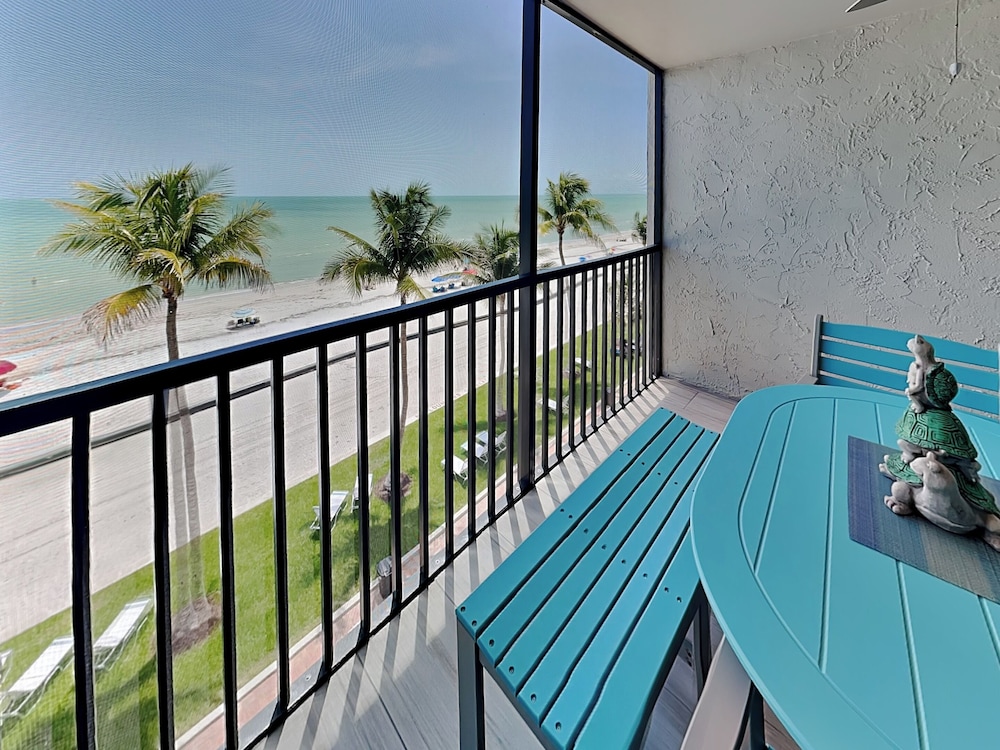 Seaside 4 by Distinctive Beach Rentals