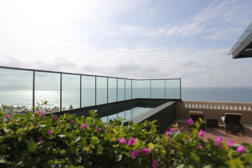 Raffles Hainan